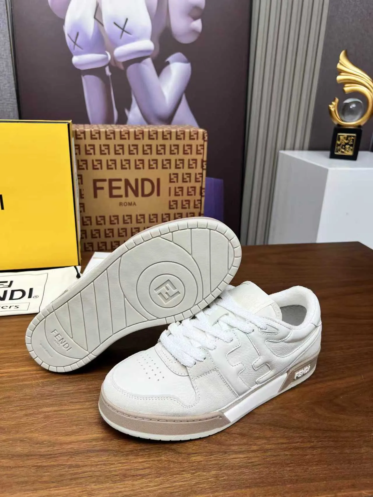 Factory price 660💰 Fendi·Fendi⛳️Hot-selling 35--45 couple model👫 FD match Original purchase for RMB14340 One-to-one reproduction Designer Kim Jones's first sneaker fendi match and Donkey brand Trainer basketball sneakers, fresh blood injected with FF retro design Super good-looking and versatile, the upper is made of cowhide and cowhide splicing combination, with concave and convex double F on the side The logo lining is made of terry velvet 🤗Super soft on the feet, lightweight and comfortable to match with a sweatshirt, original full package! ✦ Fabric: cowhide + cowhide color matching ✦ Lining: original terry velvet lining ✦ Sole: original molded multi-color color matching sole ✦ Sole: mesh injection molding pad ✦ Sole thickness: 3.5cm ✦ Female size: 35--40, female 40 customized ✦ Male size: 39--45, male 45 customized